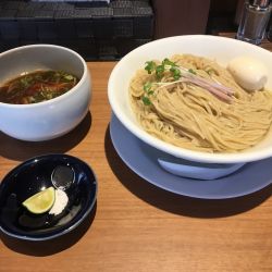 羅臼昆布水のつけ麺　醤油