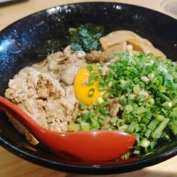 鴨チャーシューたっぷり！ねぎだく油そば１０００円