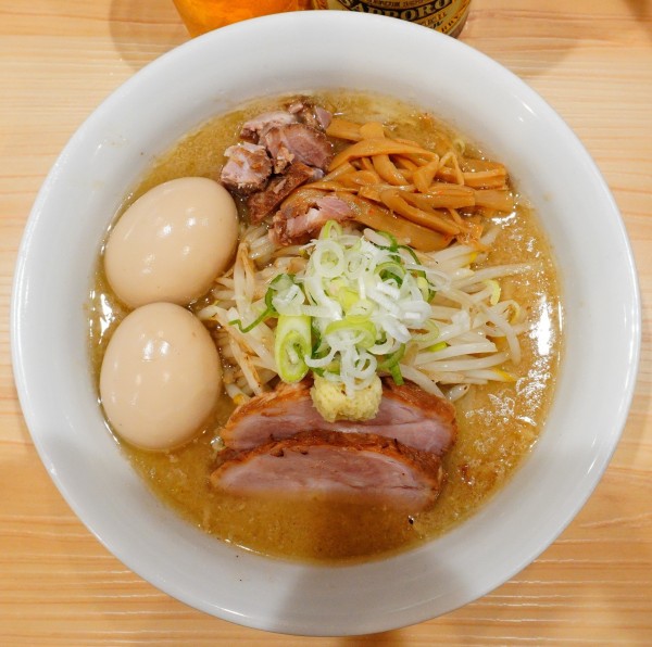 「味噌らーめん＋もやし＋煮玉子×2＋ビール（中瓶）」@三ん寅の写真