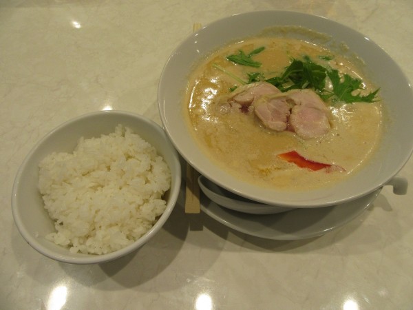 「ウニ（１６８０円）＋サービス半ライス」@東京オリーブnoodleの写真