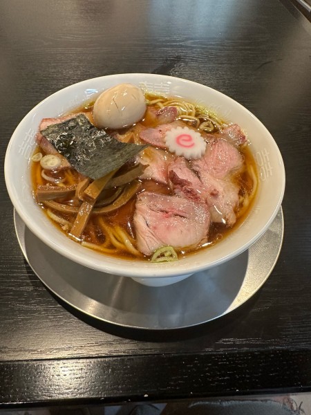 「東京醤油ラーメン味玉焼豚増し」@自家製麺 うるちの写真