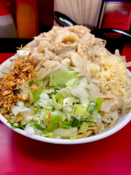「大ラーメンぶた5枚 ねぎ汁なし ヤサイマシニンニクアブラマシマシ」@ラーメン二郎 中山駅前店の写真
