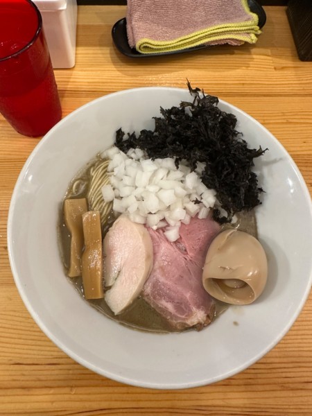 「濃厚煮干しらーめん玉ねぎ　ブタメシ」@煮干らーめん 川むらの写真