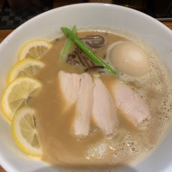 特製濃厚洞窟ラーメン（麺半分）