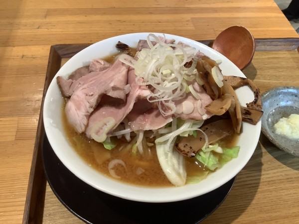 「豚肉山ラーメン　1150円」@ふるさとゴハン食堂の写真