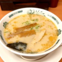 とんこつラーメン(480円)