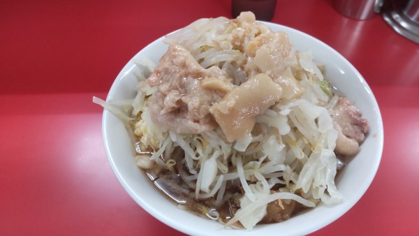 「麺半分800円ニンニク野菜脂」@ラーメン二郎 柏店の写真