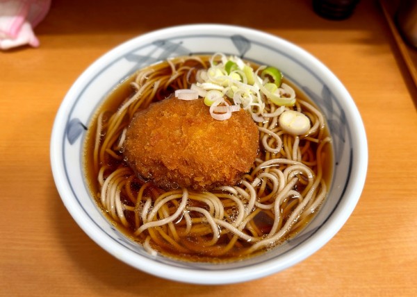 「牛肉コロッケそば(510円)」@加賀の写真