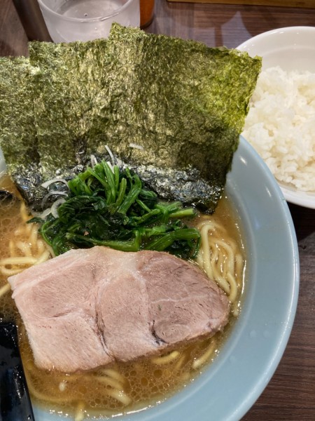 「らーめん、半ライス」@横浜家系らーめん侍 渋谷本店の写真