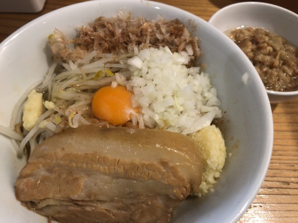 「汁なし200g➕味付あぶら」@麺屋鈴春の写真