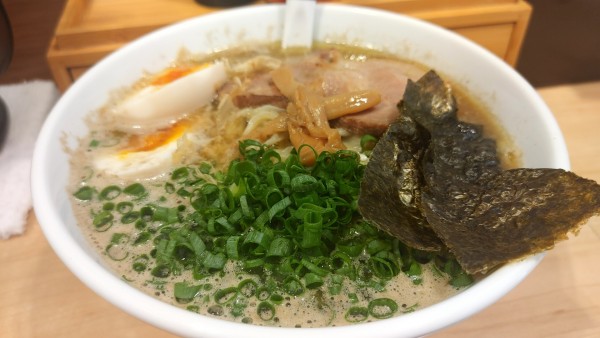 「味玉海薫そばしょうゆ・麺大盛・月見とろろ昆布茶漬け」@麺屋Mの写真