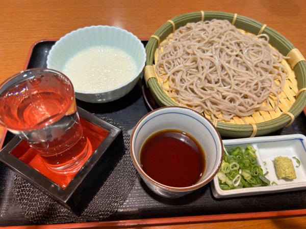 「とろろそば(冷)900円+冷酒×二杯」@第1ベイサイドの写真