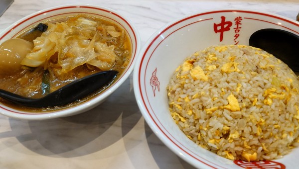 「チャーハン＋半ラーメン(味噌タンメン)＋味玉」@蒙古タンメン 中本 千葉店の写真