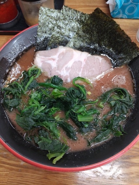 「ラーメン(トッピング：ほうれん草)」@麺家 紫極の写真