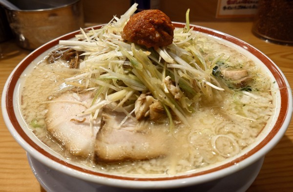 「山形辛味噌らーめん(背脂マシ) ネギ」@田中そば店 東京オペラシティ店の写真