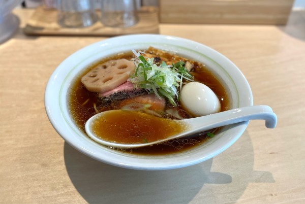 「特製鶏醤油らーめん ¥1100」@小さな野はらの木の下での写真