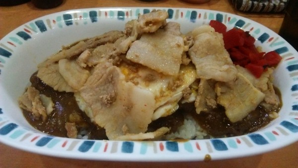 「スタミナカレー(玉子焼き入り) 930円」@スタミナカレーの店 バーグ 杉田本店の写真