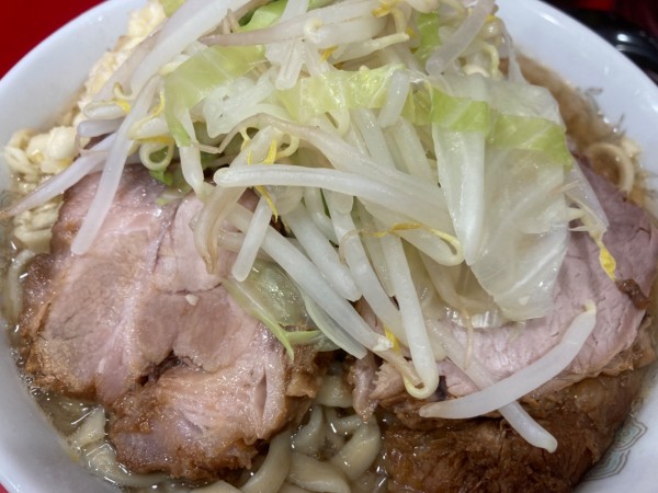 「小ラーメン+ヤサイ少な目+ニンニク」@ラーメン二郎 生田駅前店の写真