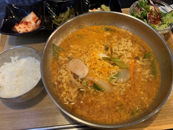 「鍋ラーメン（半ライス付）」@豚ウォリー 錦糸町店の写真