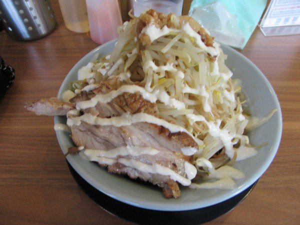 「ラーメン（１０００円）＋汁なし変更＋味噌変更＋辛味噌変更」@俺の生きる道 つくば店の写真