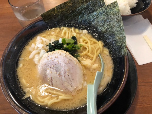 「醤油ラーメン」@横浜家系ラーメン 鶴乃家の写真