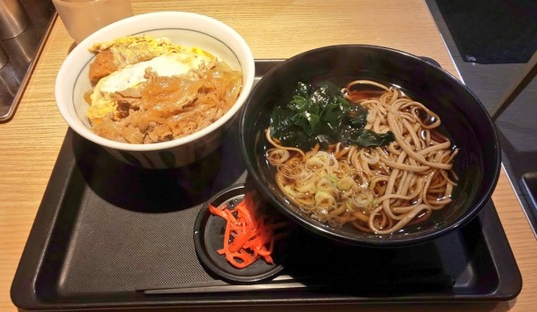 「かけそば（かつ牛セット）」@富士そば 川越店の写真