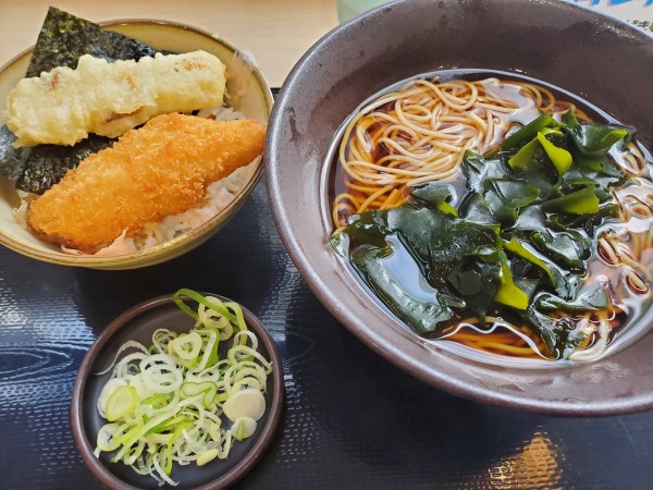 「ミニのり弁セット・温＋わかめ」@ゆで太郎 長者町店の写真