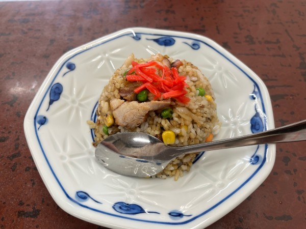 「らーめん500円　半チャーハン350円」@柳華の写真