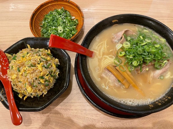「うまやセット」@うま屋ラーメン 天白店の写真