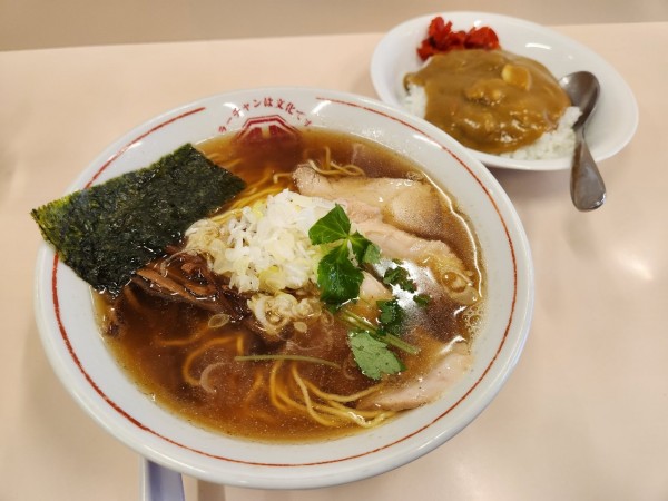 「煮干しラーメン　半カレー」@ラーチャン専門 我武者羅 蒲田店の写真