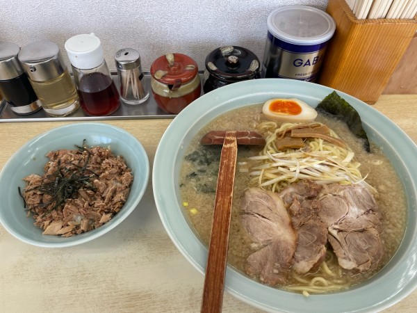 「チャーシューメン（大盛）＋チャー丼」@ラーメン 頑固おやじの写真