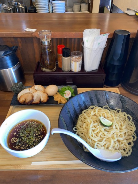 「昆布水の煮干し冷やしつけ麺全部のせ¥1,400円(限定)」@らぁめん 麺彩家の写真
