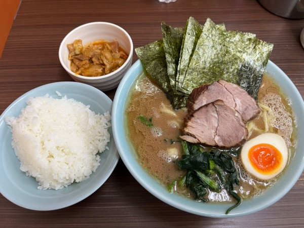 「特製らーめん中」@横浜家系らーめん 武蔵家 川口店の写真