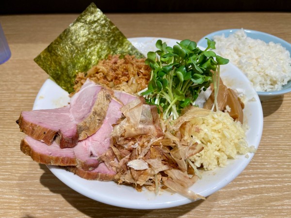 「油そば 麺大盛り（ライス付き）」@一番だしラーメン しんせんの写真