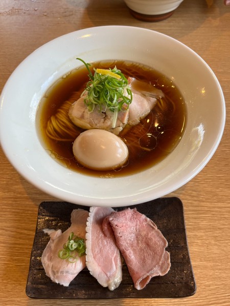 「特上醤油そば」@麺道 金獅子の写真