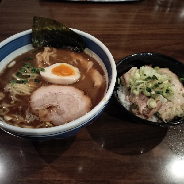 「中華そば(魚介増)、ねぎ塩豚めし」@中華そば 麦家の写真