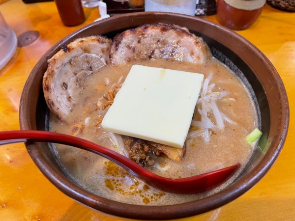 「北海道味噌 超バターラーメン＋焼豚2枚」@麺場 田所商店 行徳店の写真