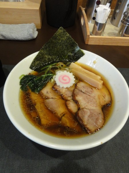 「醤油ら〜めん880円 炙りチャーシュー300円」@手打ち 蓮の写真