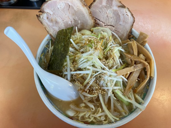 「ラーメン＋チャーシュー1枚＋野菜(1170円)」@幸来の写真