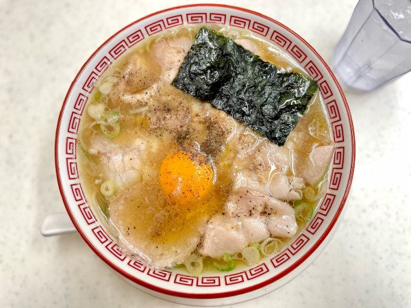 「中華そば　880  卵黄　80」@マルショーラーメン ヨドバシAkiba店の写真