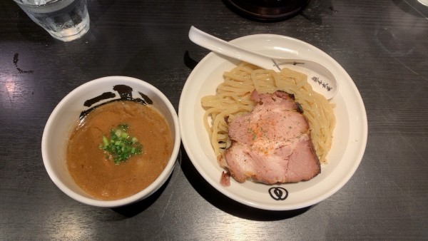 「濃厚白つけ麺」@麺屋武蔵 武骨相傳の写真