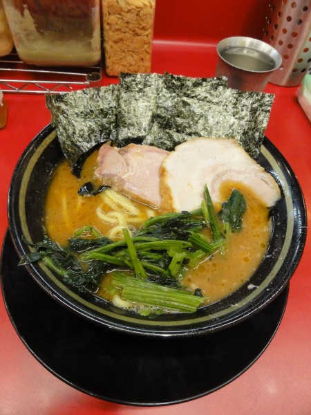 「ラーメン850円そのまま バラ50円」@IEKEI_TOKYO 王道家直系の写真