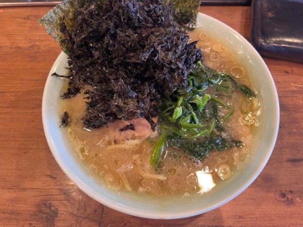 「らーめん(並)800円＋岩のり120円」@横濱家系らーめん 元喜家 金沢店の写真