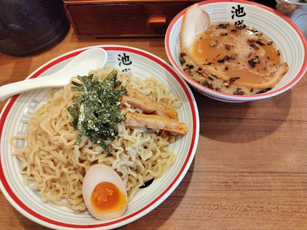 「東京豚骨つけ麺　大盛　※ちぢれ麺」@屯ちん 池袋西口店の写真