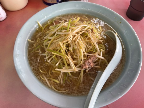 「中ネギラーメン　820円」@ラーメンショップ 宝店の写真