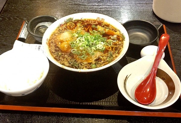 「ラーメン黒セット　880円」@炭火屋 もり平の写真