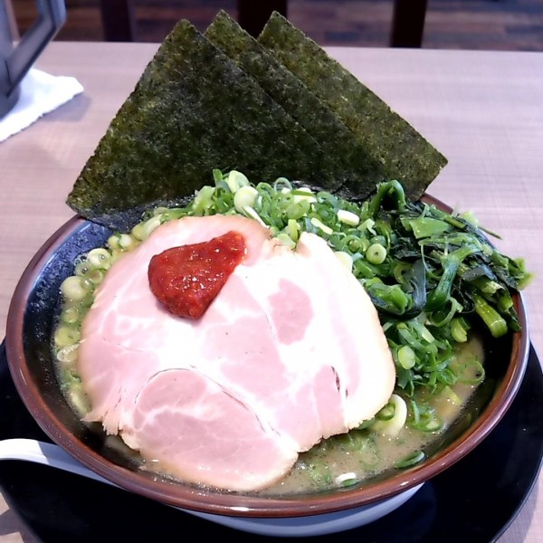 「家系九条ねぎ多め豚骨醤油ラーメン」@極み麺 麺匠うえ田の写真