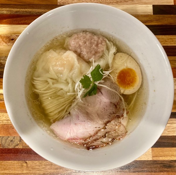 「肉1エビ1ワンタンラァ麺(しお山椒)1000円」@麺屋おやゆびの写真
