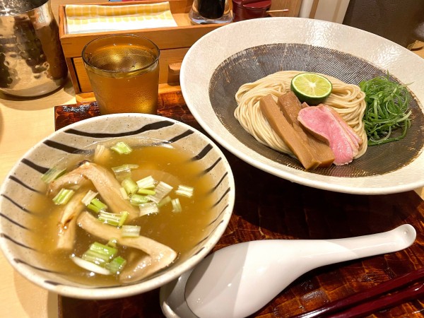 「鴨と松茸の塩つけそば　1900」@饗 くろ㐂の写真