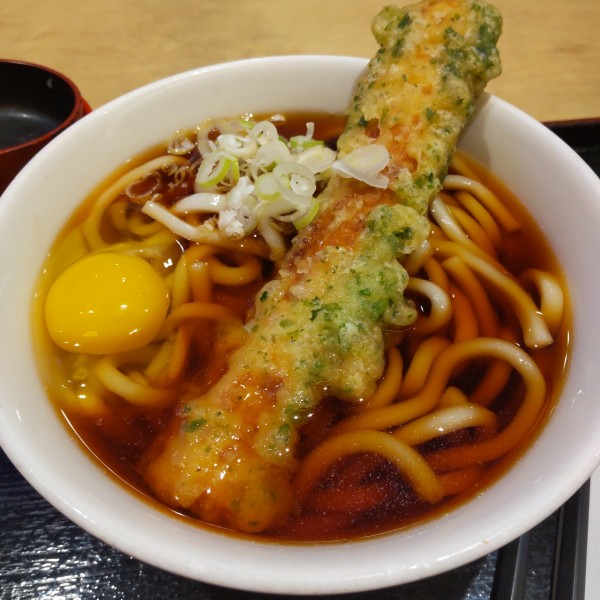 「ちくわ天（￥550）＋生玉子（￥100）」@いろり庵きらく グランスタ丸の内店の写真